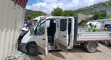 Malatya'da kamyonet şantiye girdi: 3 yaralı