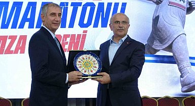 Malatya'da spor emekçileri onurlandırıldı, Arslantepe Yarı Maratonu'nun imzaları atıldı