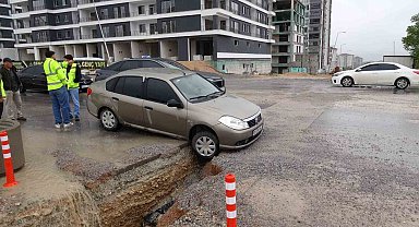 Malatya'da yol kenarındaki çukur kazalara neden oldu