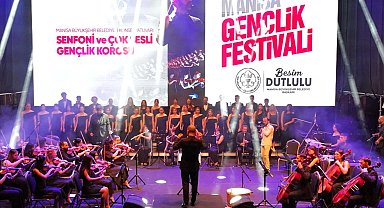 Manisa Gençlik Festivali'nde unutulmaz konser