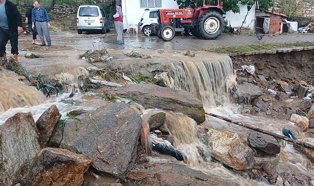 Manisa'da sağanak ve dolu etkili oldu