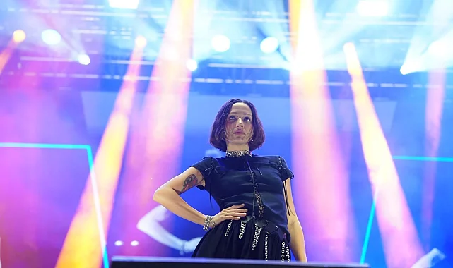 Manisa'da Gençlik Festivali Zeynep Bastık konseriyle başladı