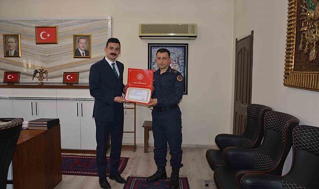 Manyas'ta jandarma ve emniyete başarı belgesi
