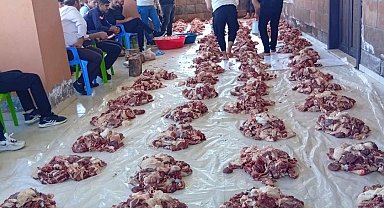 Mardin'de imece usulü kesilen 1 ton kurban eti, 100 aileye dağıtıldı