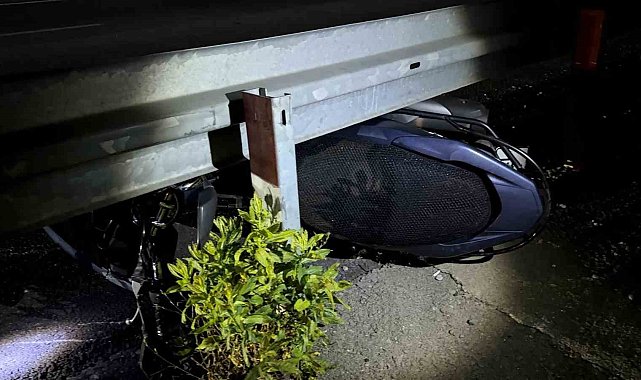 Mazgala takılan motosiklet bariyerlere çarptı: 1 ağır yaralı
