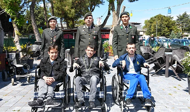 Mehmetçikten anlamlı destek