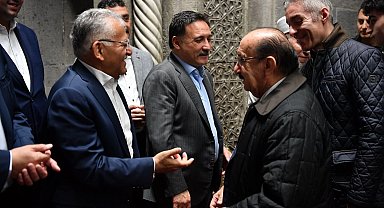 Memduh Büyükkılıç çocukların bayram sevincine ortak oldu