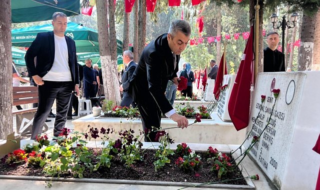 Mersin'de bayramda şehitlik unutulmadı
