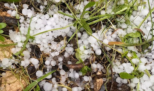 Mersin'de dolu yağışı etkili oldu