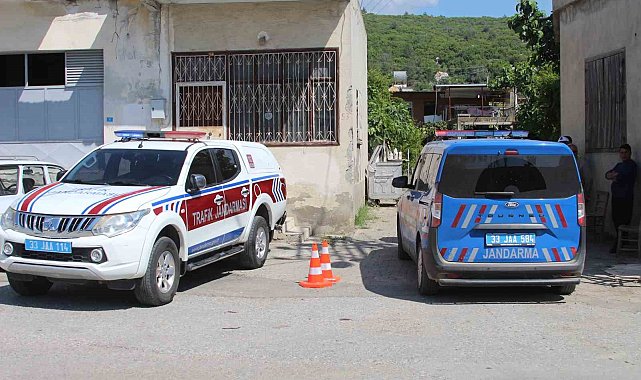 Mersin'de katliam yapan zanlının bulunduğu bölgeye giden yol kapatıldı