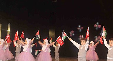 Mersin'de miniklerin sahne performansı ilgiyle izlendi