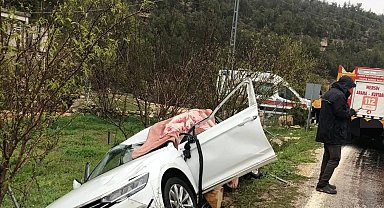 Mersin'de otomobil ile tır çarpıştı: 1 ölü, 2 yaralı