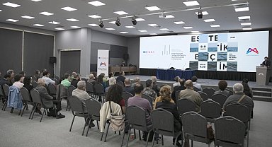 Mersin'de estetik ve sanat tartışıldı
