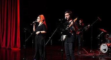 Mersin'de LGS'ye hazırlanan öğrenciler stresi konserle attı