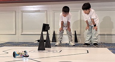 Mersinli öğrenciler robotik yarışmasında Türkiye derecesi yaptı