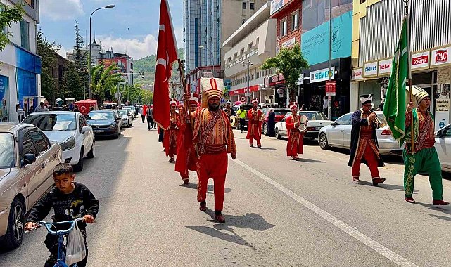 Meslek liseliler mehteran eşliğinde yürüyüp, mesleklerini anlattılar