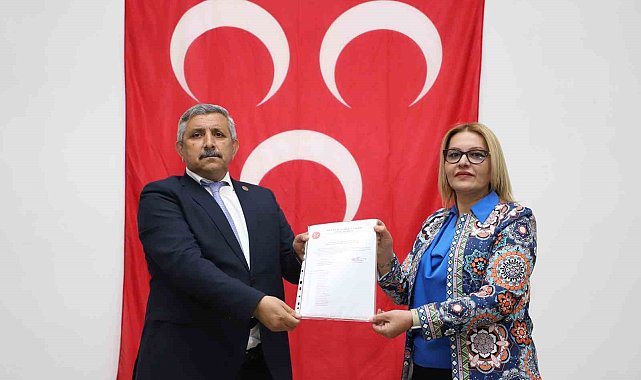 MHP ilçe başkanı Gündoğdu mazbatasını alarak göreve başladı