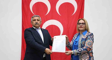 MHP ilçe başkanı Gündoğdu mazbatasını alarak göreve başladı