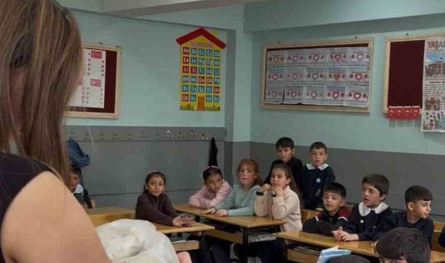 Minik öğrenciler bayram sevincini erken yaşadı
