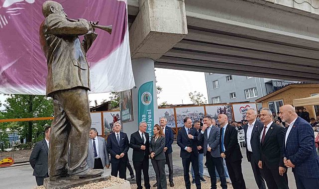 Miting ve açılışların unutulmaz ismi Seyfi Usta'nın heykeli açıldı