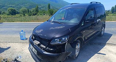 Motosiklet otomobille çarpıştı : Sürücü ağır yaralı