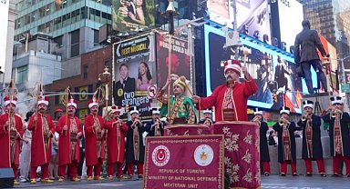 MSB Mehteran Birliği'nden Times Meydanı'nda müthiş performans