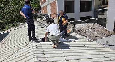 Mudanya'da can pazarı...6.kattan devrilen vinçte 2 işçi yaralandı
