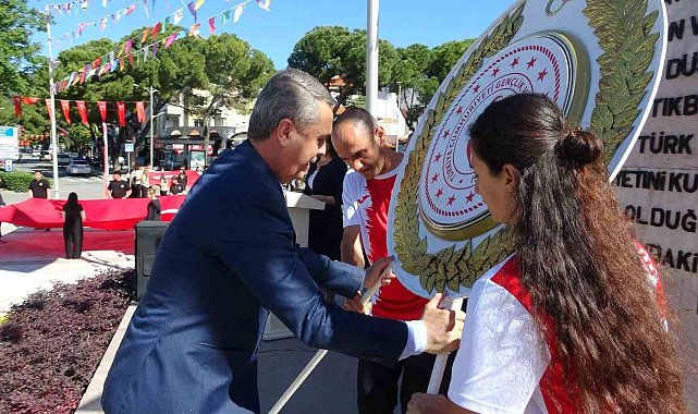 Muğla'da 19 Mayıs coşkusu Gençlik Haftası çelenk sunma töreniyle başladı