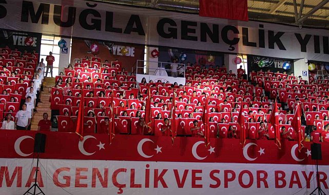 Muğla'daki 19 Mayıs coşkusu salonlara sığmadı