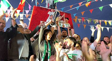 Muğlaspor kupa ile evine döndü
