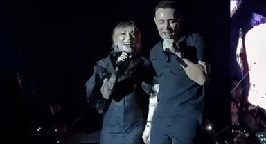 Mustafa Sandal konserinde kraliçe Ziynet Sali'yi ağırladı!