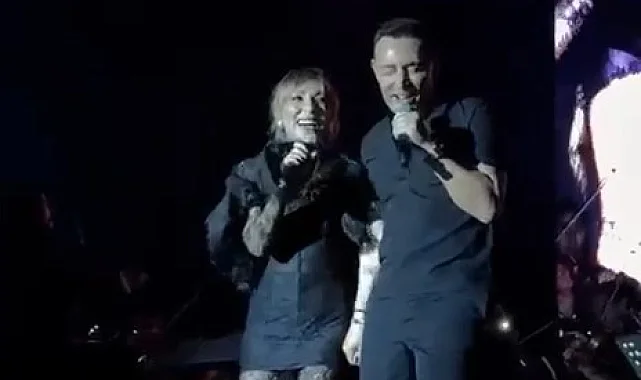 Mustafa Sandal konserinde kraliçe Ziynet Sali'yi ağırladı!