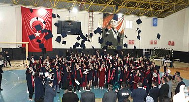 Narman Meslek Yüksekokulu'nda mezuniyet coşkusu