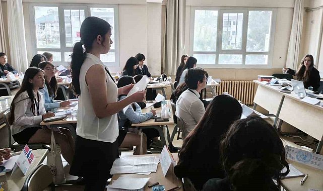 Nazilli Anadolu Lisesi'nden öğrencilerine uluslararası deneyim