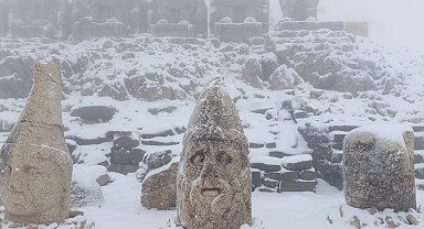 Nemrut Dağı'nda mayısta kar sürprizi