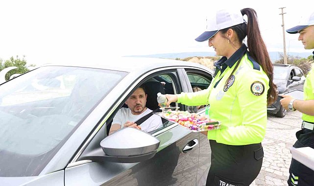 Nevşehir'de polis ekiplerinden tatlı uygulama