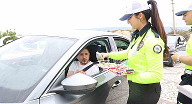 Nevşehir'de polis ekiplerinden tatlı uygulama