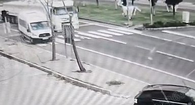 Nevşehir'de tırın öğrenci servisleriyle tehlikeli manevrası kamerada
