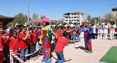 Öğrenciler bilim şenliğinde heyecan dolu bir gün yaşadı