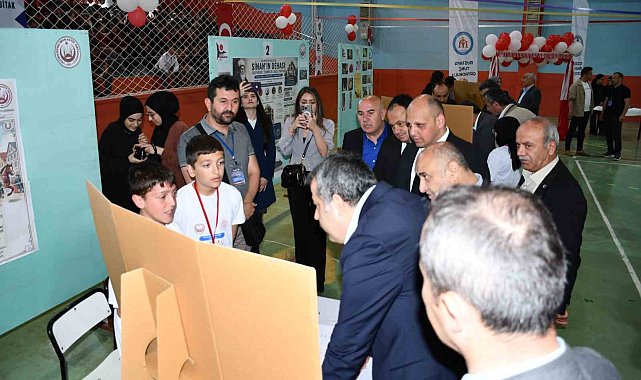 Öğrenciler projelerini 'Bilim Fuarı'nda tanıttı