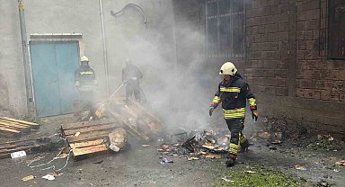 Ordu'da atık malzeme ve paletlerin bulunduğu alanda yangın