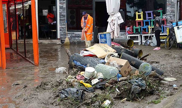 Ordu'da sağanak nedeniyle iş yerlerini su bastı, dereler yükseldi