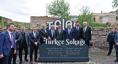 Ortak Türk Alfabesi Anıtı Kayseri Talas'ta açıldı