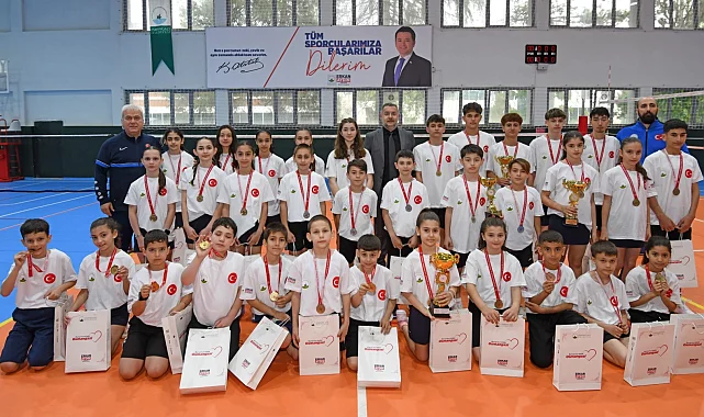 Osmangazi Belediyespor'dan badmintonda tarihi başarı