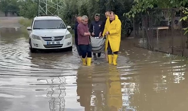 Osmaniye'de selde mahsur kalan kadın kurtarıldı