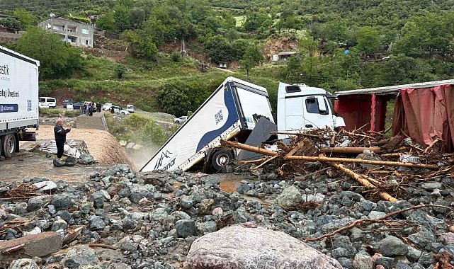 Osmaniye'deki heyelanda 6 tır zarar gördü