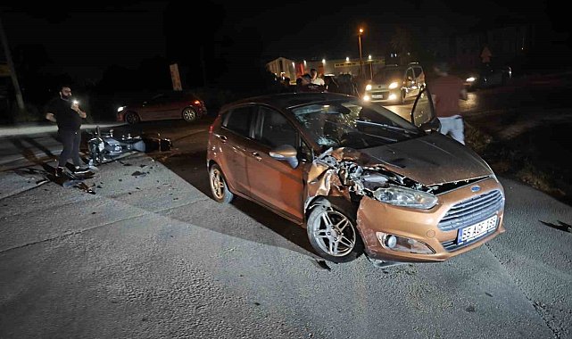 Otomobil ile çarpışan motosiklet sürücüsü ağır yaralandı... Kaza anı kamerada