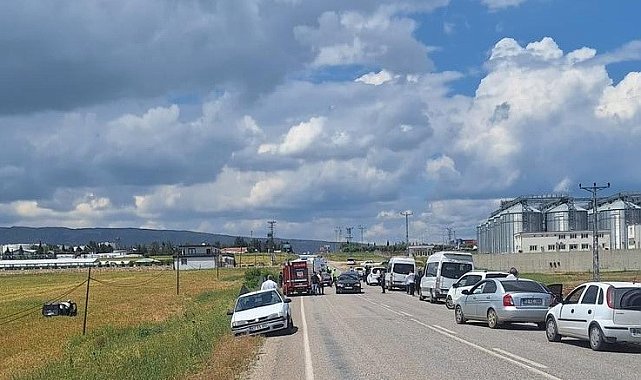 Otomobil ile hafif ticari araç çarpıştı: 3 yaralı