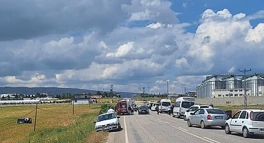 Otomobil ile hafif ticari araç çarpıştı: 3 yaralı