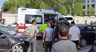 Otomobil ile motosiklet çarpıştı: 1 yaralı